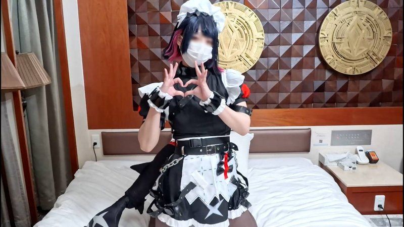 平常總是冷淡的妹子，只有在做愛的時候才會變成服務周到的乖順女僕。巨乳巨臀的認真角色扮演者高潮不斷的中出情色自拍！