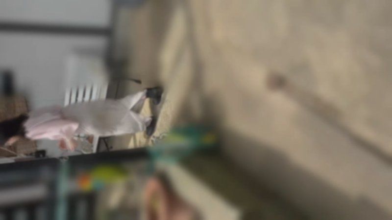 【附贈豪華特典2本。至7月31日止】148cm天然鄉下生活人妻。在丈夫睡覺時口交。丈夫也因缺錢,以3P抵債。