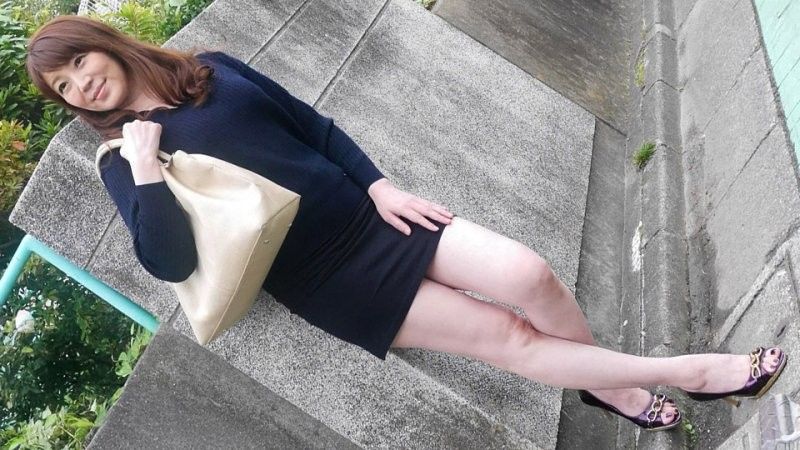 美腿超短裙的漂亮熟女被搭訕中出兩次！澤木莉莉香