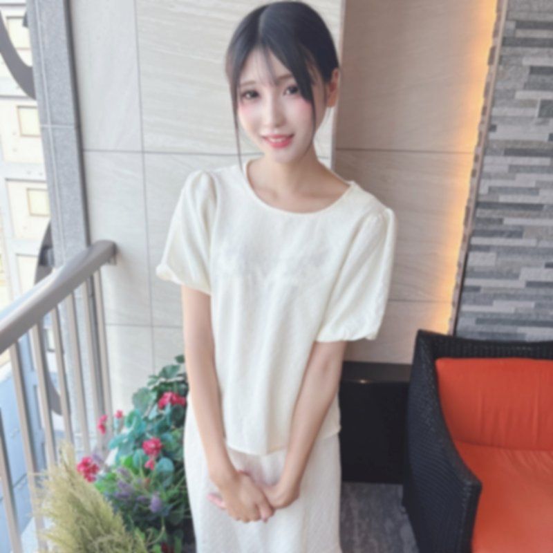 19歳の可憐な色白の華奢な美●女！儚い見た目とは裏腹に隠し切れない敏感なカラダ。セックスの魔法でオトナの女へ変貌を遂げる！