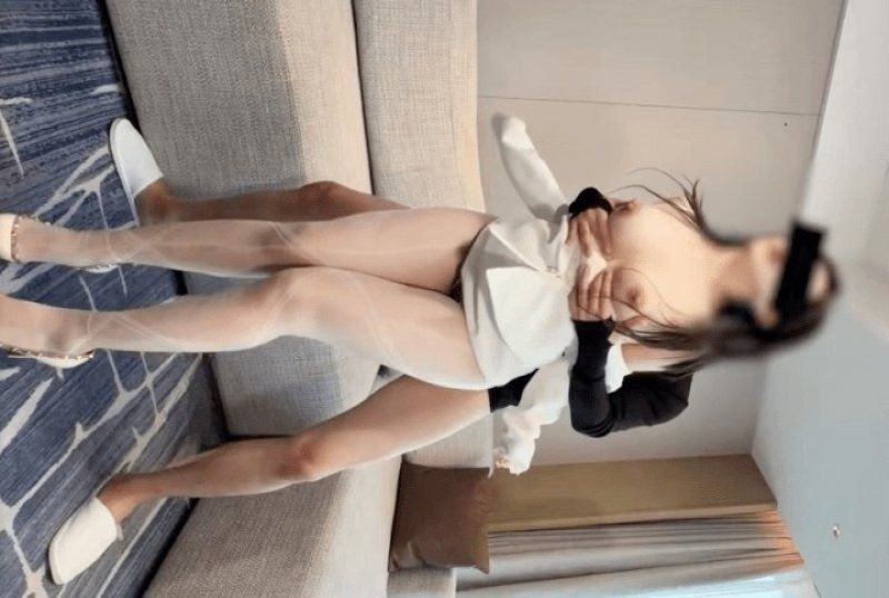 杏吧傳媒 超色淫紋女上騎乘完美炮架後入內射-九九橙